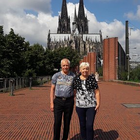 Фотография "я с женой на фоне кафедрального собора в Кельне"