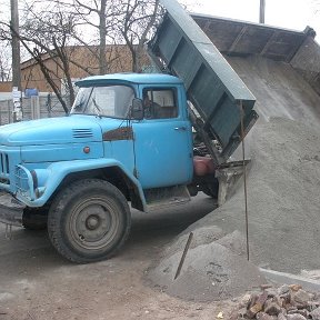 Фотография "Мы доставляем в кротчайшие сроки Песок (речной и горный), Щебень гранит и кварцит (всех фракций), Керамзит (всех фракций от производителя), Чернозем (Луговой плодородный), Навоз КРС (экологически чистый ДЕРЕВЕНСКИЙ), Раствор известковый т. 8-951-313-22-64"