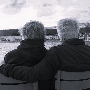 Фотография "С возрастом падает потребность в деньгах, но растёт спрос на покой....    https://www.youtube.com/watch?v=OmFFmxdqv-Y"