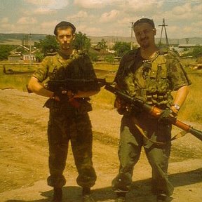 Фотография "Алеша   с  другом,   Чечня.   У  меня   теперь   его   нет,   погиб."