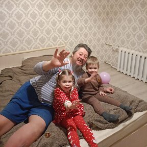 Фотография "Дед Игорь с внучатами 22,01,2024г. г. Наро-Фоминск."