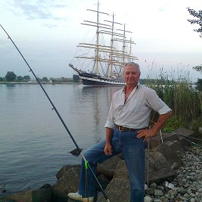 Фотография "Крузенштерн идёт по каналу из Калининграда в Балтийское море."