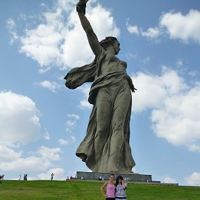 Фотография "МАМАЕВ КУРГАН. Татьяна с Юлей."