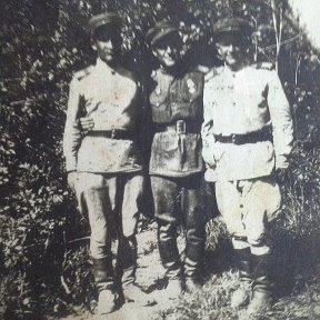 Фотография ""Артиллеристы, точный дан приказ... "Дед Иван справа, защищал Севастополь, был ранен."