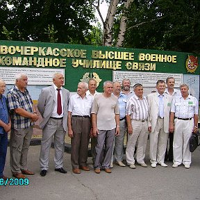 Фотография "Июнь 2009 года. Встреча через 40 лет. Вторая рота НВВККУС с командиром роты Приходько Василием Ивановичем и командирами 1 и 2 взводов Геннадием Курковым и Леонидом Якимовичем."