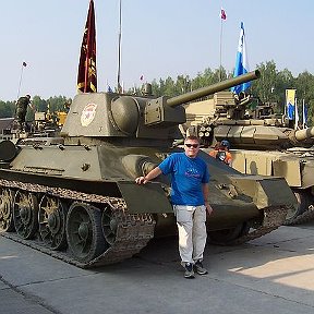 Фотография "Легендарный танк Т-34 и я, выставка RUSSIAN EXPO ARMS 2006, полигон "Старатель", г.Н.Тагил."