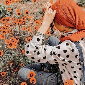 Фотография "Жашоодо гүлгө оkшоп жаша...🌷kайсыл жерде болбо, айланаңды kөpkтөнтүп тур..☝️"