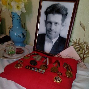 Фотография "Мой дед Иван прошел всю войну,учавствовал в сражении на Курской дуге и в битве на Эльбе. Впервые увидела его награды.Помним,гордимся"