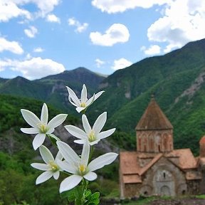 Фотография "Арцах - это чистота... 
Монастырь Дадиванк."