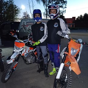 Фотография "Погоняли с сыном на мотоциклах. Классный сервис, инструктора молодцы."
