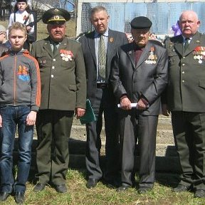 Фотография "Династия  Нецветаевых..Защитники  Отечества...в  запасе. 09.05.2015г.   Архангельская обл., Устьянский р-н, с. Бестужево) Павел Дмитриевич - призван был  в 1943г. на службу... Сыновья - выпускники Череповецкого и Вильнюсского училища..."