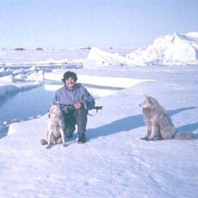 Фотография "Из моей научно-полярной жизни: Северный Полюс 
4 года экспедиций туда, из них 3 года на дрейфующих льдинах ))  Кстати, в той трещинке глубина в центре Ледовитого океана 4 км, а сверху по льду ходишь и незаметно :-)"