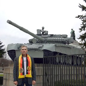 Фотография "Мемориал воину-освободителю в парке Тиргартен в Берлине.
"Мы вернемся, обязательно вернемся" - Слова сослуживца из Липецка  по ГСВГ  Андрея Некрасова. И заменим танки на постаментах, если потребуется..."