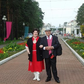 Фотография "На свадьбе внучки Светы. парк Железногорска."