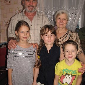 Фотография "Жена Вера, дочь Александра и внуки Виктория и Родион"