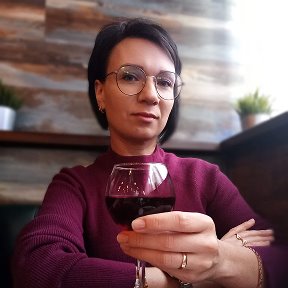 Фотография "С 8 марта, девочки! 🍷"