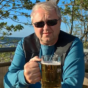 Фотография "Прохладное пиво на берегу прохладного Балтийского моря в Зеленоградске"