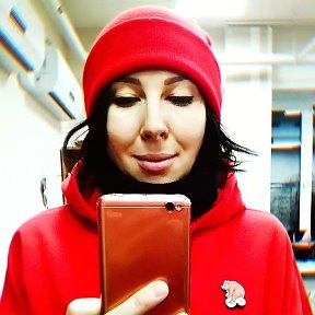 Фотография "#u_lala_photos #red#badge ##redsweatshirt #redcap #itsme #portrait #inthemirror #redclothes #streetstyle #november #cold #winteriscoming #picoftheday #pictureoftheday #siberia #krasnoyarskregion #krasnoyarskcity #krasnoyarsk #krsk"