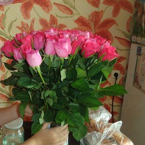 Фотография "у мамы с папой юбилей свадьбы 10 лет 51 роза!"