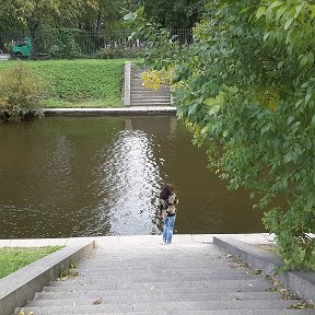 Фотография "Ты повзрослела. И поумнела. И погрустнела. Обычная лестница из трех ступенек.   *Дмитрий Емец*"