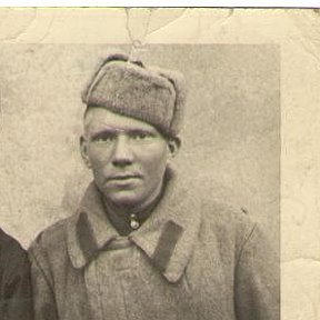 Фотография "Михаил Лаврентьевич Петров 1944 г. справа...Мой Батянька."