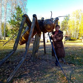 Фотография "В Луховицах есть памятник огурцу, а в Мещере - комару. Он там хозяин.
"