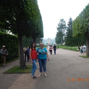 Фотография "Екатеринский парк.Санкт-Петербург  (я с внучкой)  2016"