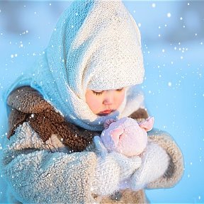 Фотография "С первым днём зимы! 
Полиночка - я просто влюбилась в эту малышку! "