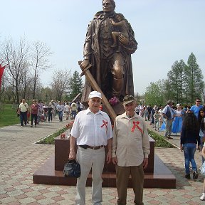 Фотография "В  ДЕНЬ  ПОБЕДЫ  С  СИМВОЛОМ  ПОБЕДЫ  НА  ГРУДИ  !!!"