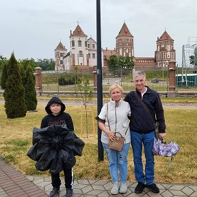 Фотография "Папа, мама, я- дружная семья 👨‍👩‍👧! Мчим домой с Белоруссии 🇧🇾"