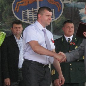 Фотография "Губернатор  Гродненской области Шапиро С.Б. награждает меня дипломом "Человек года Гродненщины""