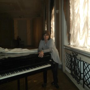 Фотография "Жизнь наша  - Гран рояль-клавиша Белая...клавиша черная и бесконечно- серые будни"