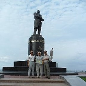 Фотография "На День Авиации у В П Чкалова сА Договым и Н Лебедевым"