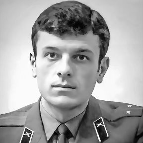 Фотография "24 июня 1975 года,  окончил  военно - политический  факультет  Ростовского военного училища... Я,  22 года..."