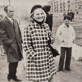 Фотография "Шуя строиться
Победа,у детской поликлиники,1968г"