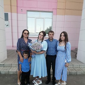 Фотография "Моя семья! Ульяночка окончила 11 классов 🤗❤️"