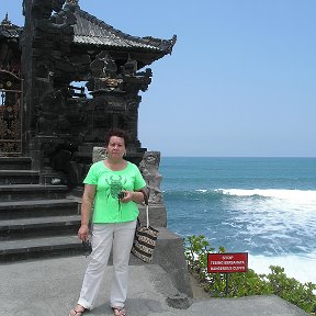 Фотография "🌴🌴🌐Индийский океан... 🛳️🌊⛱️Храм Танах Лот - самый фотографируемый храм на о. Бали...2013 г... . "