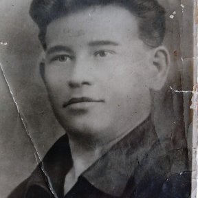 Фотография "Мой дед-Макаров Иван Федорович-политрук.Погиб 25 декабря 1941 года защищая Ленинград.Ему было 30 лет."