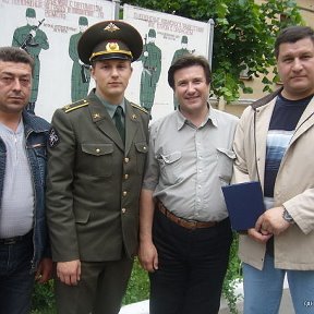 Фотография "г.Санкт-Петербург,ВИТУ.20.06.08 г.После вручения диплома.Слева на право: Коломойченко Игорь, Гатман Алексей, Гатман Сергей, Михаил Тарасов"