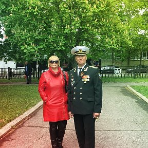 Фотография "9 мая под цветущим каштаном парк Героев Курской битвы"