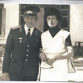 Фотография "1983 г. Таджикистан  г. Куляб   Перед 
        штабом в / ч  будёновской постройки"