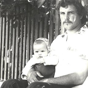 Фотография "Крым.Ново-Зуевка.1976г. Я и дочь Тоня."