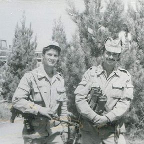 Фотография "август 86. Ровно год в Афгане.
Шинданд, рядом с КТП полка."
