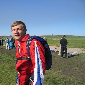 Фотография "Шли обычные паршютные прыжки на нашем аэродроме!"