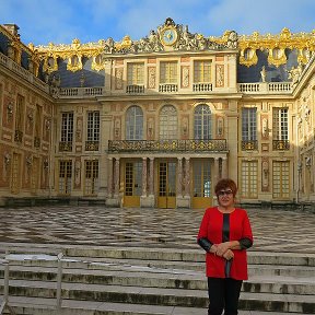 Фотография "Париж .   На фоне Версальского дворца во Франции.  Погода   + 18  . январь 2017 года ."