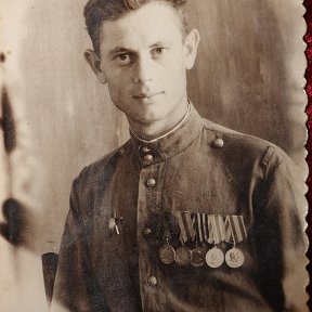 Фотография "Мой дед- АБРАМОВ ТИМОФЕЙ ФЕДОРОВИЧ. Ушел на фронт в 17 лет, в июне 1941 г. Служил в разведке, вернулся в 1946 г. Фото 1946 года. СПАСИБО ему за Победу, поклон до земли!"