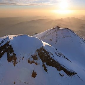 Фотография "А ЭЛЬБРУС и самолёта видно здорово"