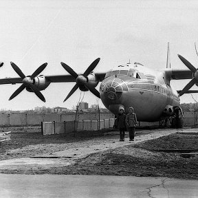 Фотография "Тот самый Ан10 около ГДО
Дааа"