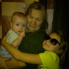 Фотография "Я и мои внуки Сашка и София"