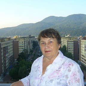 Фотография "Румыния. Вид с балкона гостиницы на Восточные Карпаты     2011 г."